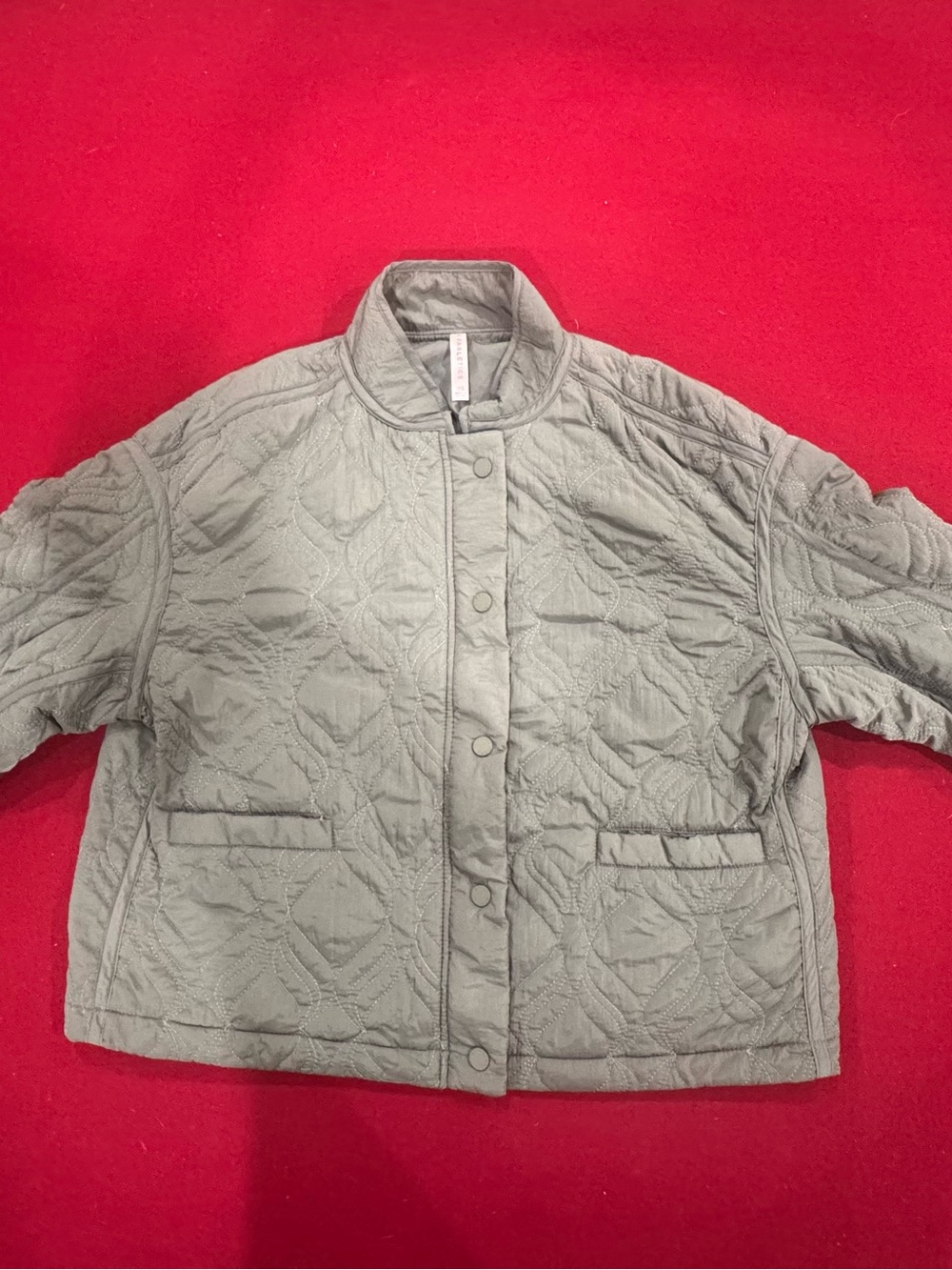 Fabletics XS Quilted Light Gray Cropped Women's Jacket - Minimal Snap Front